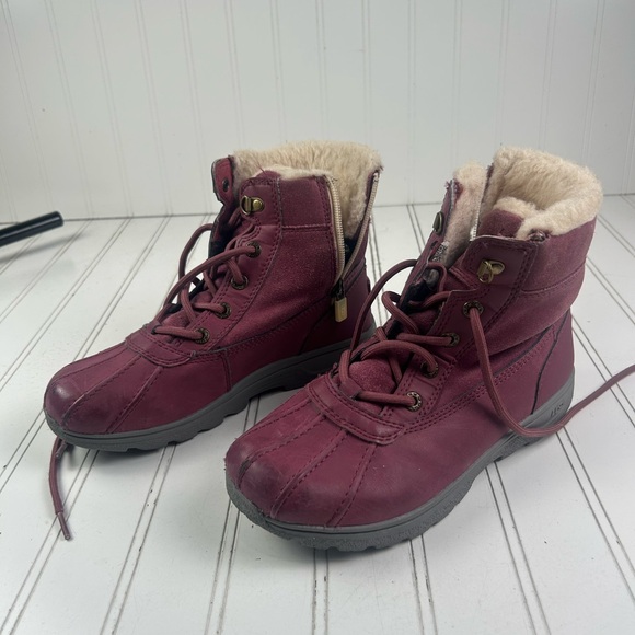UGG Leggero Maroon Sheepskin Boots Women’s Size 4 - Picture 2 of 11